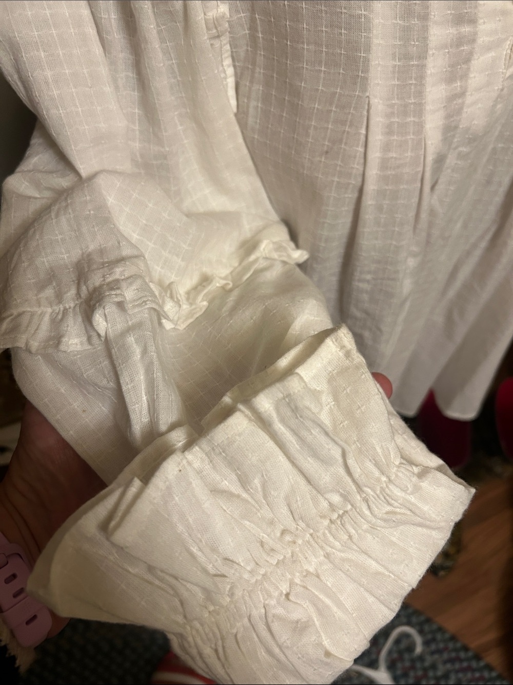 Universal Thread White Textured Top with Ruffle Trim - Picture 5 of 7